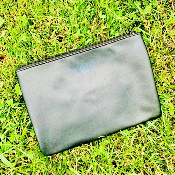 Victoria's Secret Handbags - Victorias Secret Black Zipper Clutch Leather